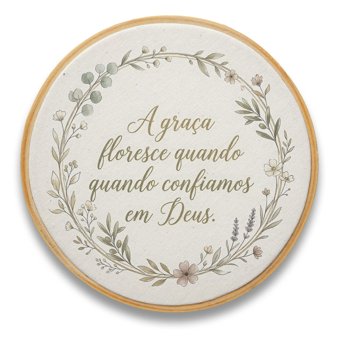 Quadro Frases de Fé - A graça floresce quando confiamos em Deus