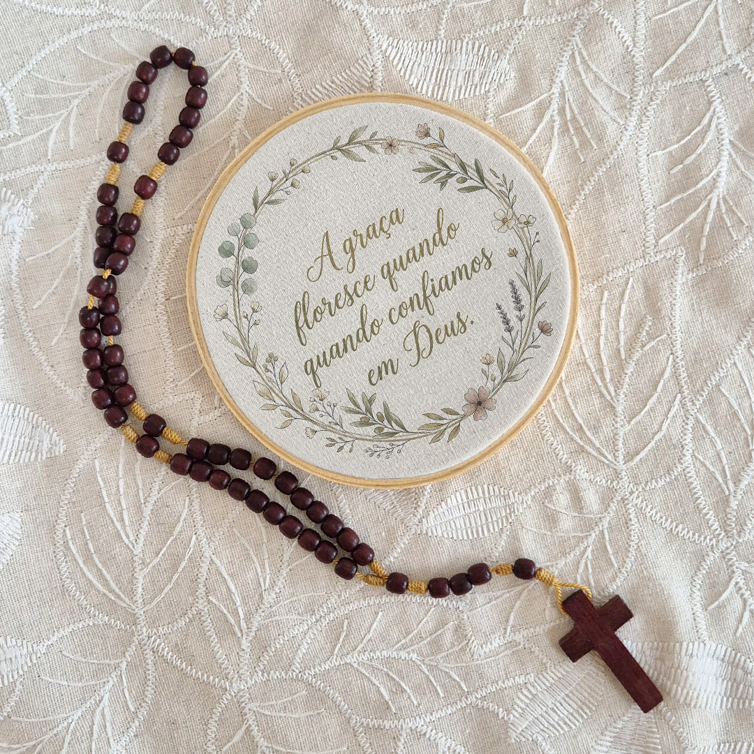 Quadro Frases de Fé - A graça floresce quando confiamos em Deus