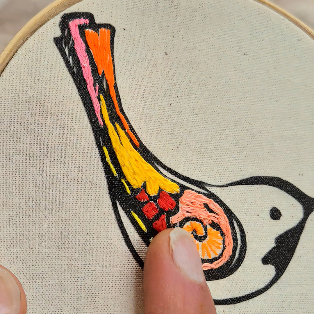 Quadro com detalhes bordados - Pássaro colorido PAS0241B