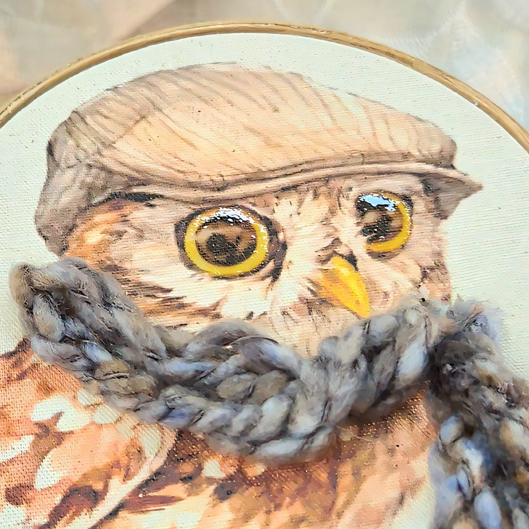 Quadro com detalhes bordados - Coruja inglesa PAS0011B